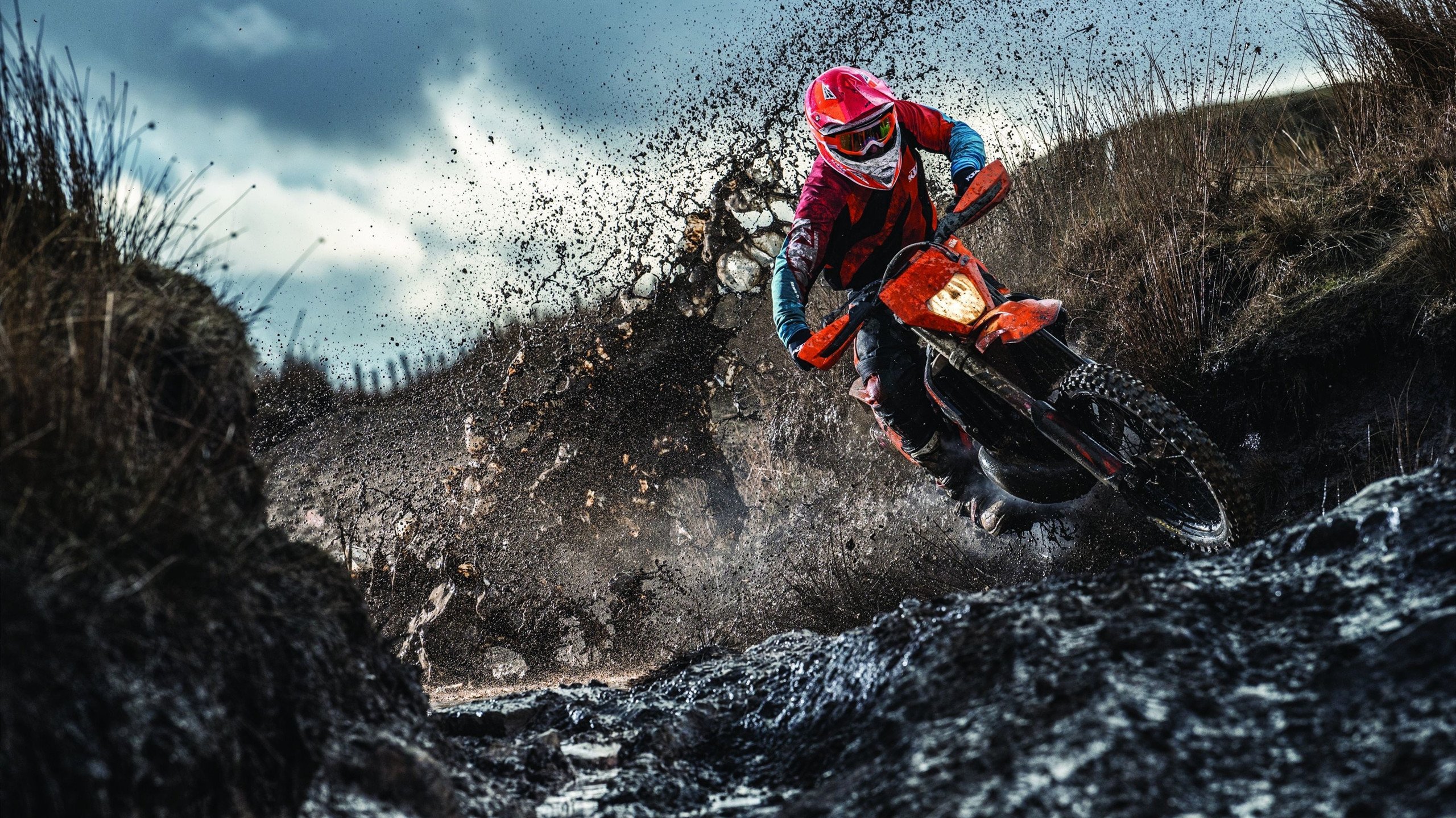 MotoGP日本站马奎斯再登领奖台，展现顽强拼搏，马奎斯摩托车比赛视频